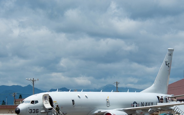 VP-8 Participates in Friendship Festival 2022