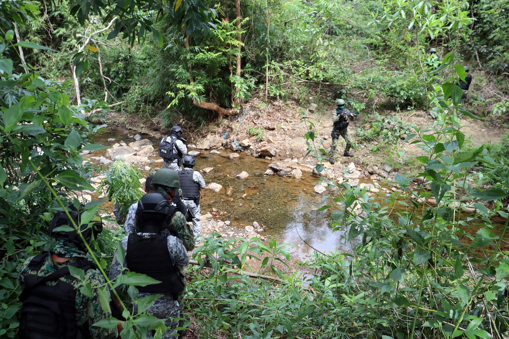 Philippine National Police, Coast Guard SOF, 1st SFG (A) hold demonstration for PNP’s top brass