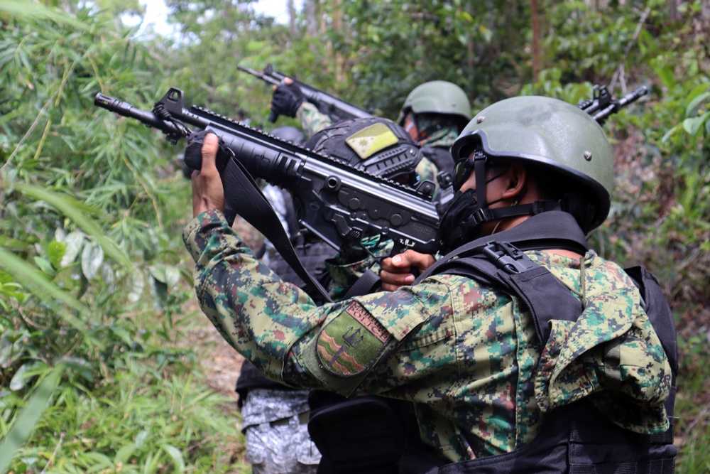 Philippine National Police, Coast Guard SOF, 1st SFG (A) hold demonstration for PNP’s top brass