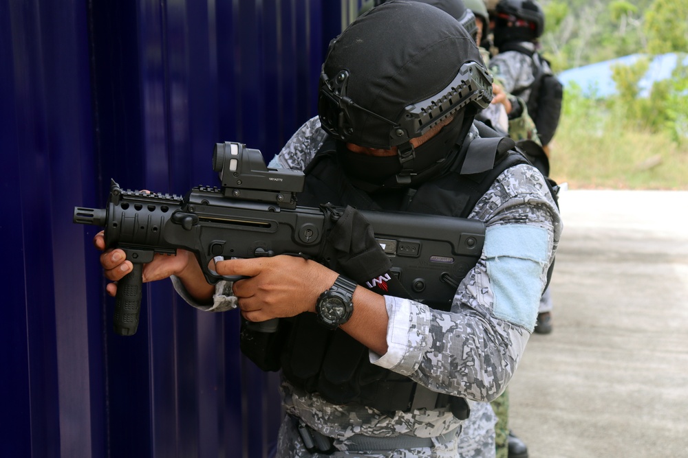 Philippine National Police, Coast Guard SOF, 1st SFG (A) hold demonstration for PNP’s top brass