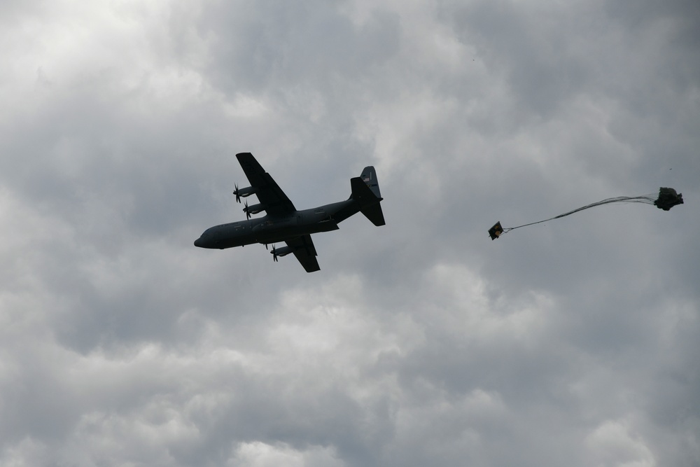 Aerial Port Airmen catch C-130 airdrop during Agile Rage 22