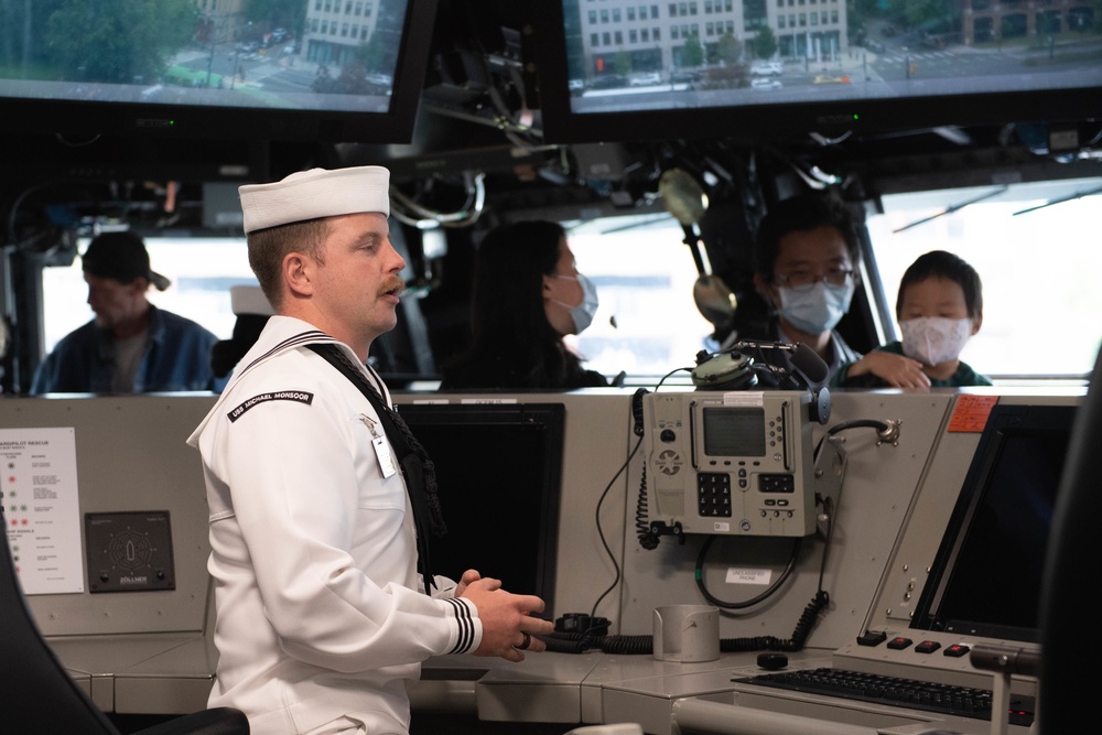 USS Michael Monsoor Conducts Ship Tour