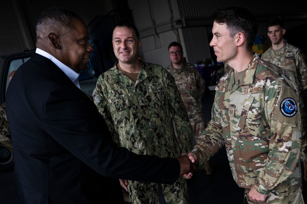 SECDEF Visits Service Members Stations in Singapore/Arrival in Bangkok