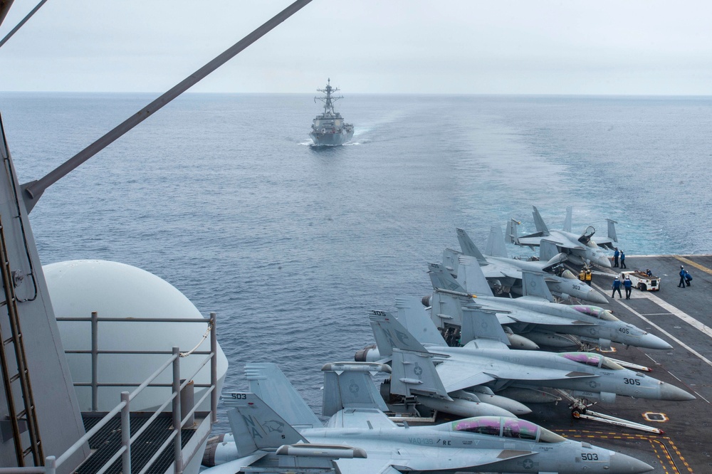 USS Wayne E. Meyer Refuels From Nimitz