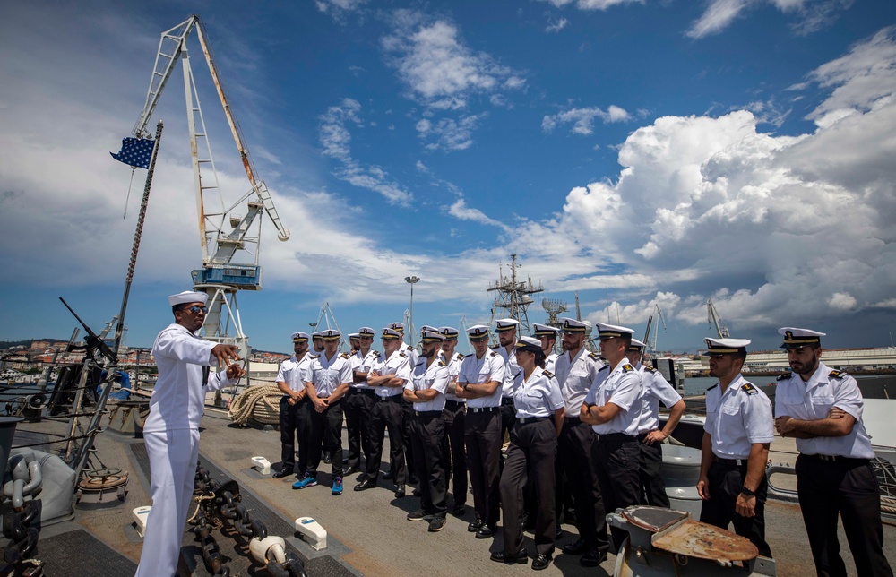 USS Arleigh Burke (DDG 51)