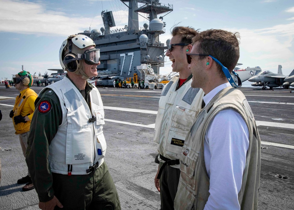 Vice Adm. Dwyer Visits USS George H.W. Bush (CVN 77)