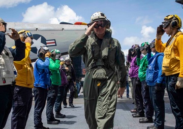 Second Fleet Commander Embarks George H.W. Bush during COMPTUEX