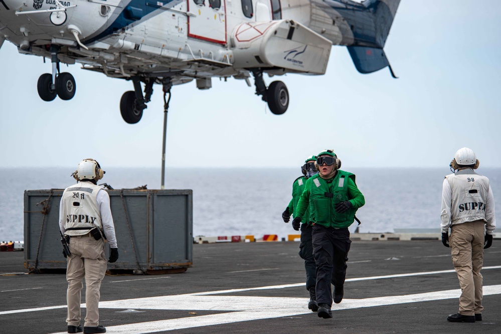 USS Ronald Reagan (CVN 76) conducts vertical replenishment