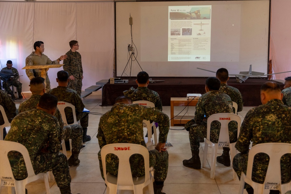 Marine Raiders with SOTF 511.2 and Marines with 3MAW provide SUAS training to AFP