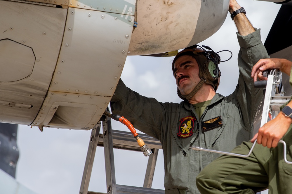Caraibes 22: U.S. Marines prepare for flight in the Caribbean