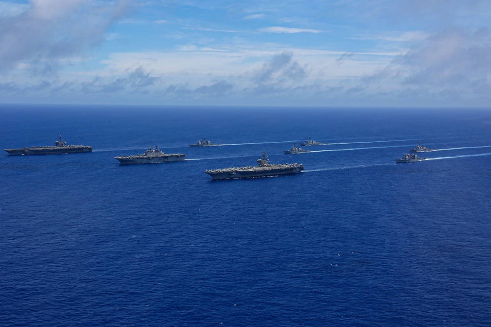 Ships sail in formation during Valiant Shield 2022