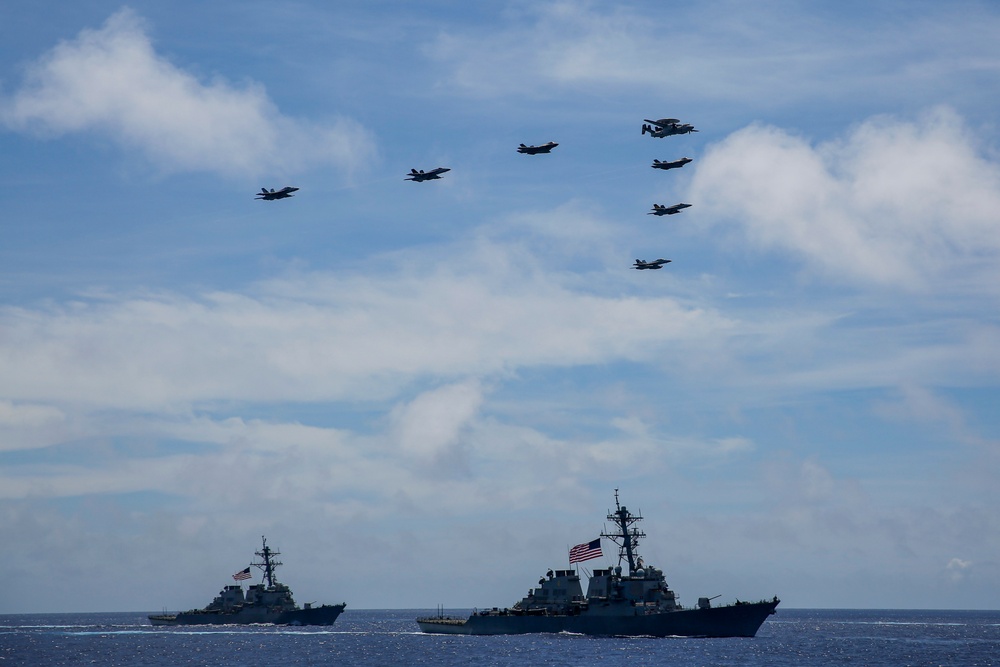 Ships sail in formation during Valiant Shield 2022