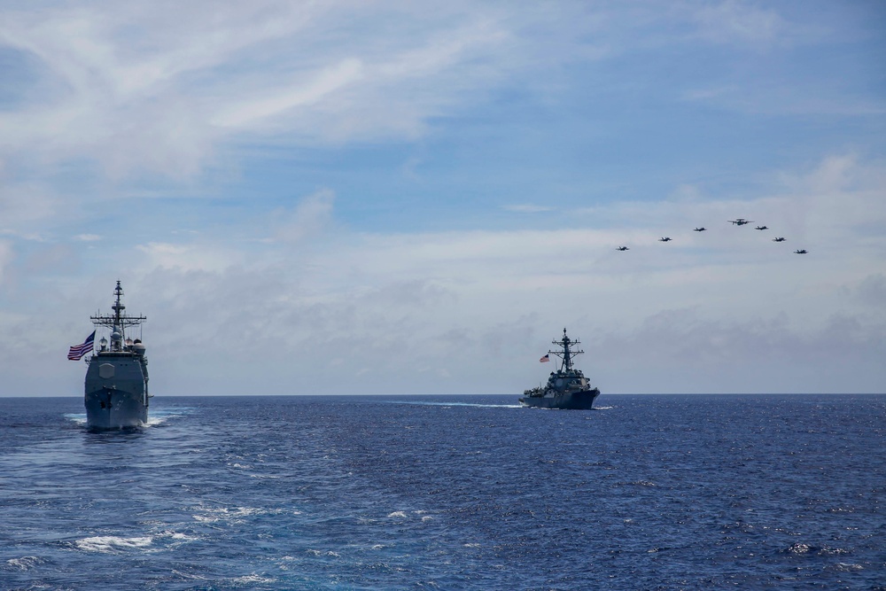 Ships sail in formation during Valiant Shield 2022