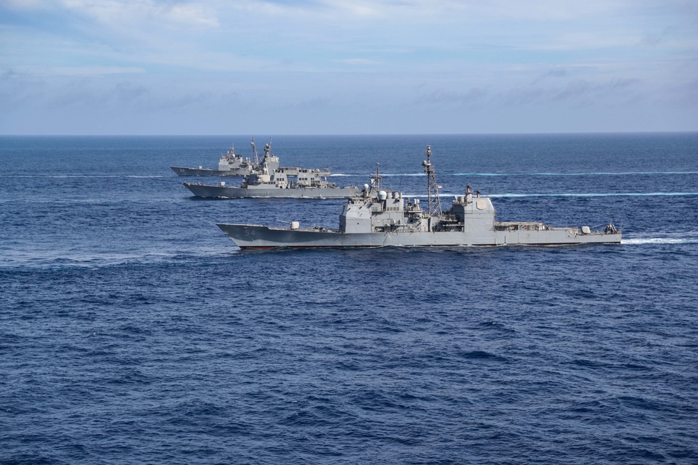 Ships sail in formation during Valiant Shield 2022