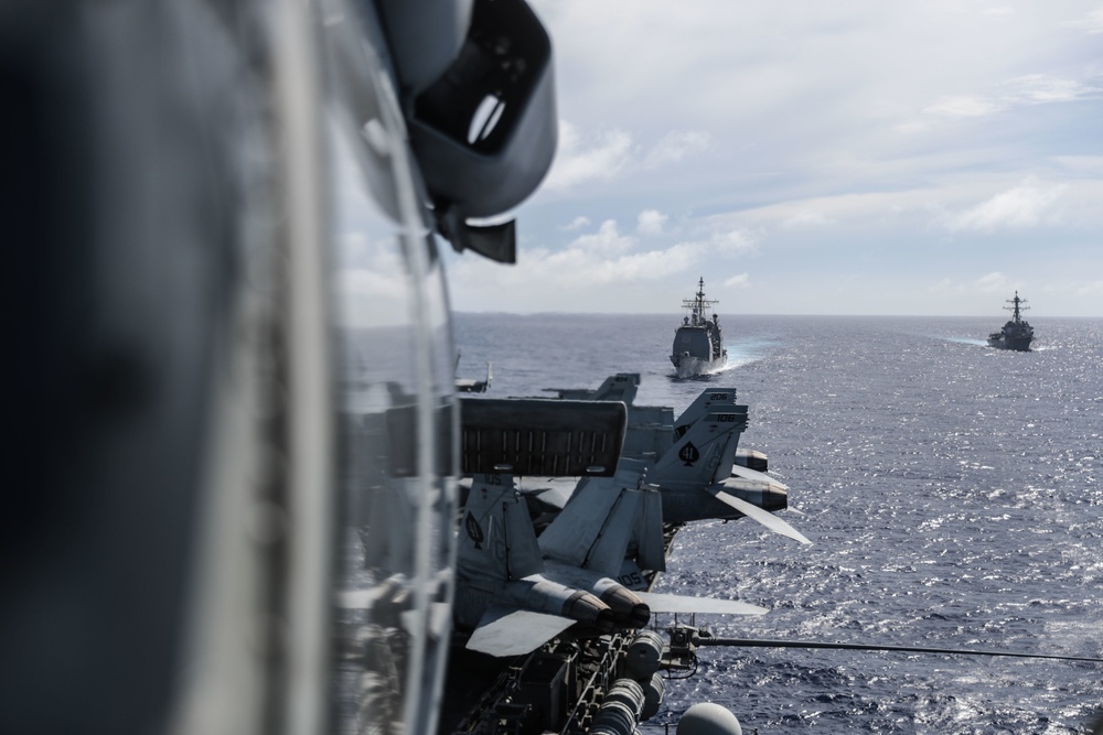 Ships sail in formation during Valiant Shield 2022