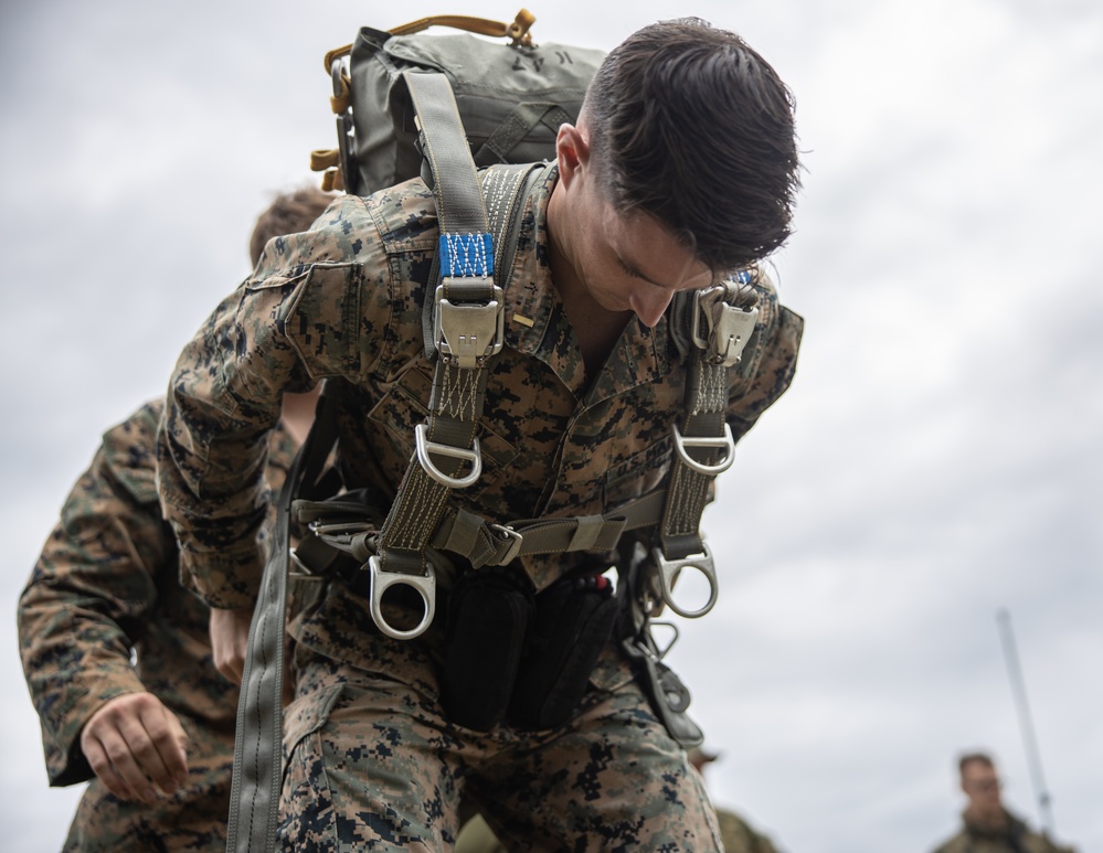 3rd Landing Support Battalion Conducts Air Delivery Exercise