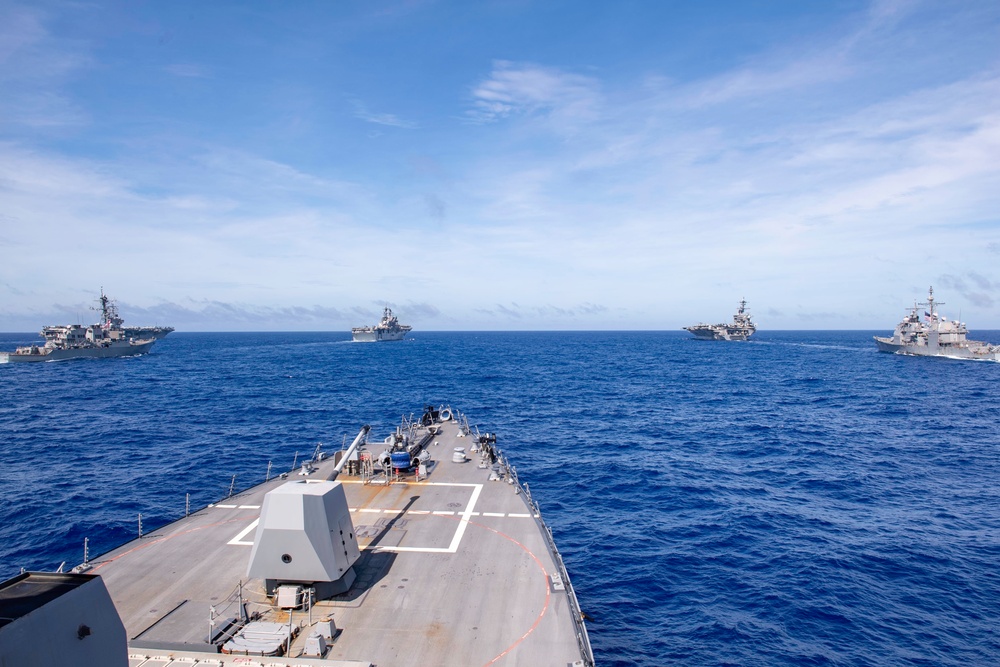 Ships sail in formation during Valiant Shield 2022