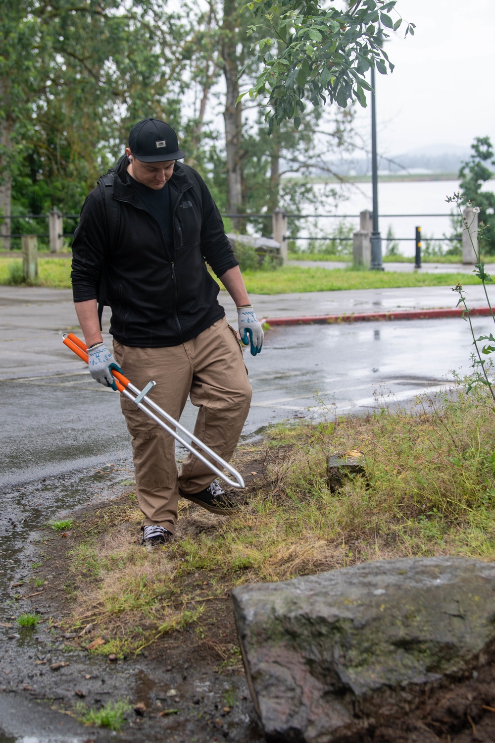 U.S. Navy Sailors Clean Local Park during Portland Fleet Week