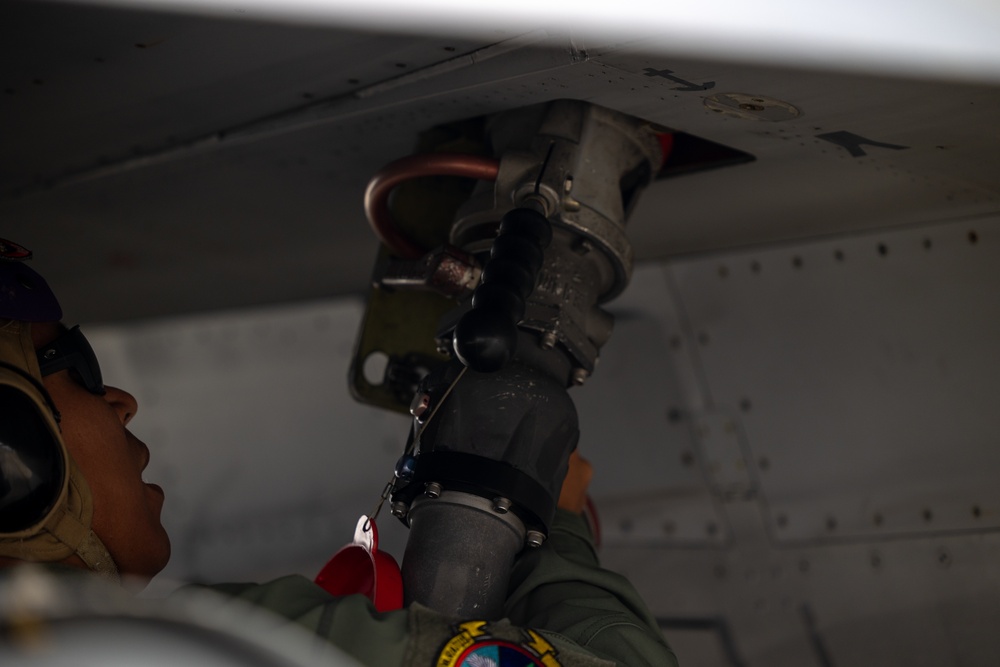 MWSS-171 F-16 Joint Refueling