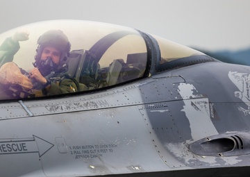 MWSS-171 F-16 Joint Refueling