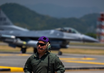 MWSS-171 F-16 Joint Refueling