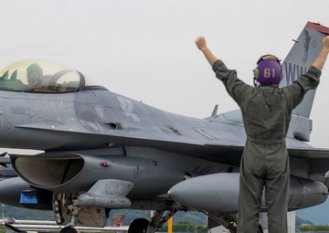 MWSS-171 F-16 Joint Refueling
