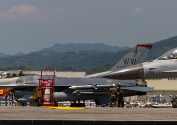MWSS-171 F-16 Joint Refueling