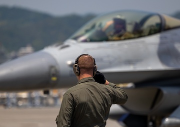 MWSS-171 F-16 Joint Refueling