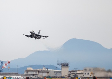 MWSS-171 F-16 Joint Refueling