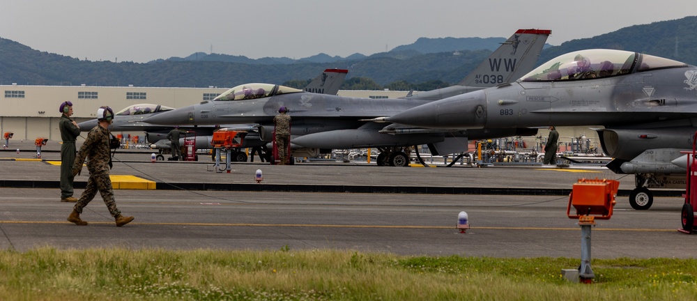 MWSS-171 F-16 Joint Refueling