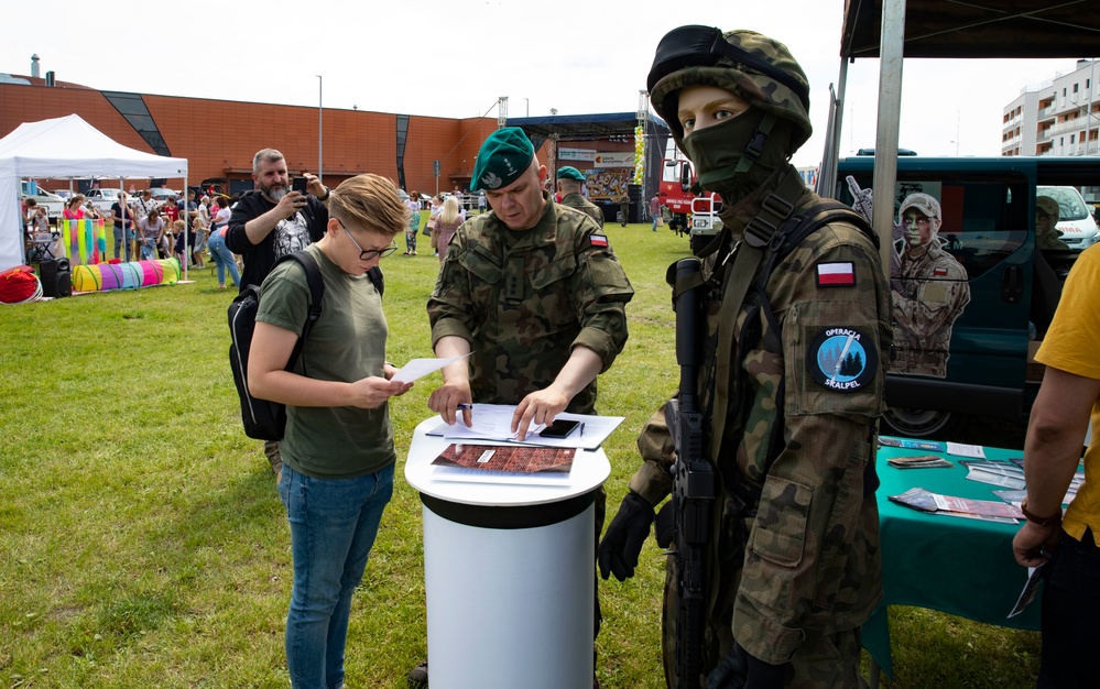 Battle Group Poland Troops Support a Community Relations Day Event