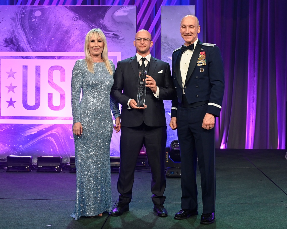USO SMOY awards