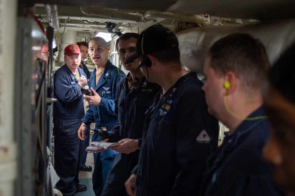 USS Jason Dunham (DDG 109) Conducts an In-Port Emergency Team Drill