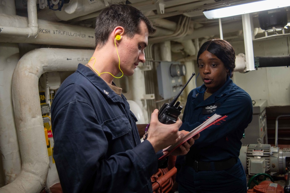 USS Jason Dunham (DDG 109) Conducts an In-Port Emergency Team Drill