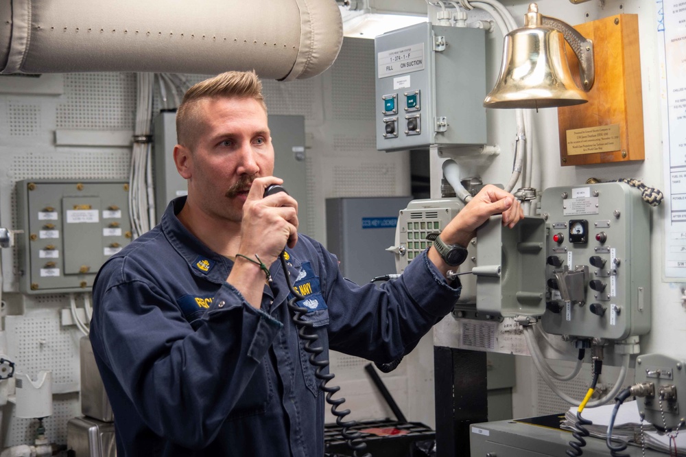 USS Jason Dunham (DDG 109) Conducts an In-Port Emergency Team Drill