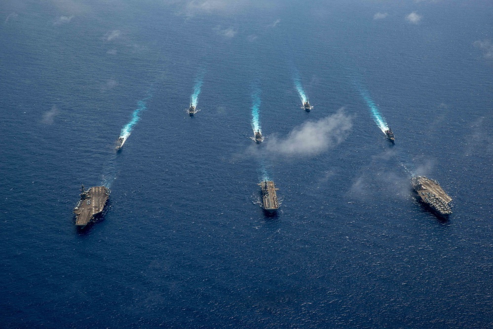 USS Ronald Reagan (CVN 76) Carrier Strike Group conducts formation sailing with USS Abraham Lincoln (CVN 72) carrier strike group