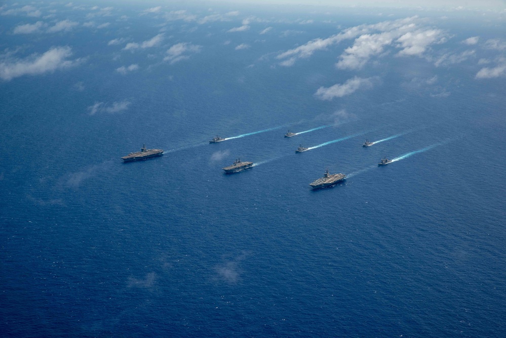 USS Ronald Reagan (CVN 76) Carrier Strike Group conducts formation sailing with USS Abraham Lincoln (CVN 72) carrier strike group