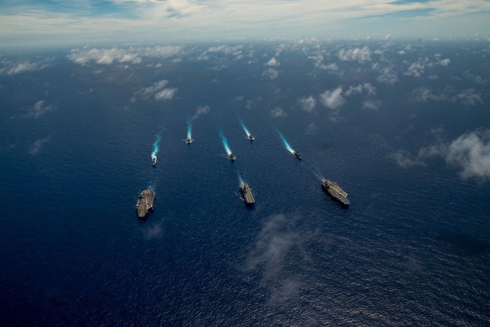USS Ronald Reagan (CVN 76) Carrier Strike Group conducts formation sailing with USS Abraham Lincoln (CVN 72) carrier strike group
