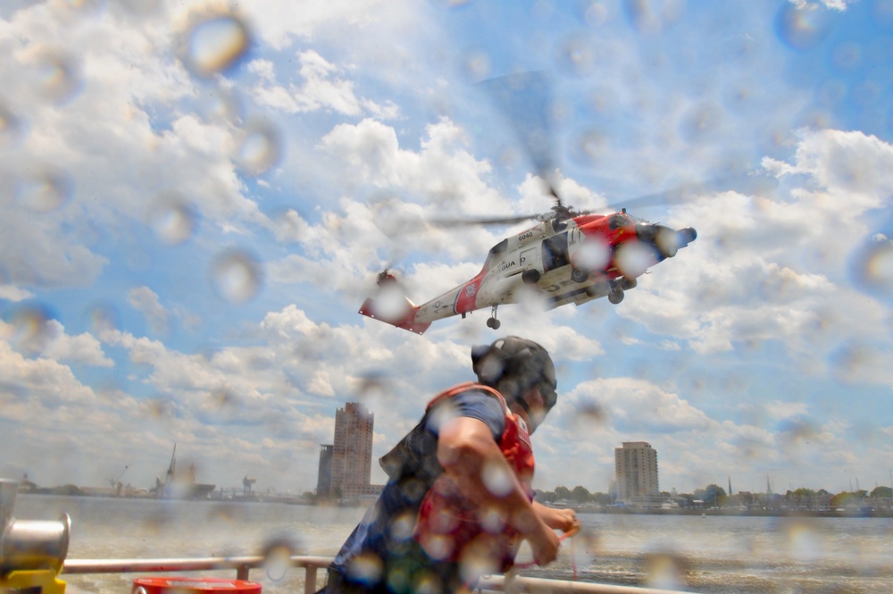 Coast Guard crews conduct SAR demonstration during Norfolk Harborfest 2022