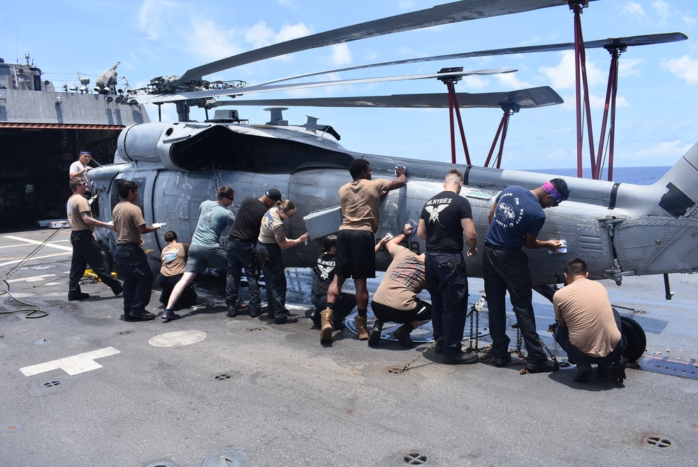 HSC 28 Washes Sea Hawk on USS Billings