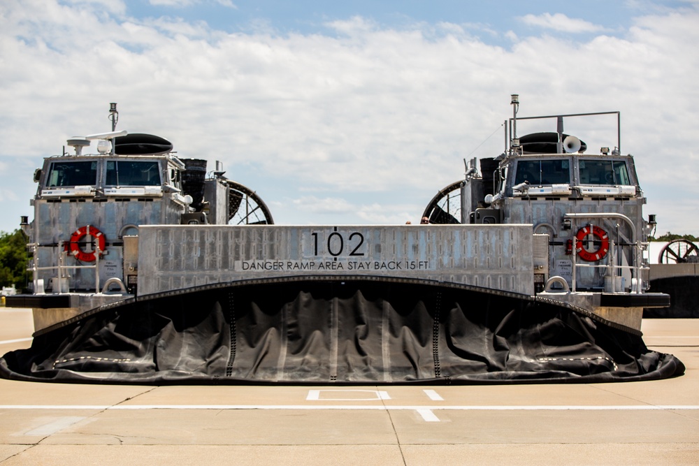 ACU 4 debuts LCAC SSC