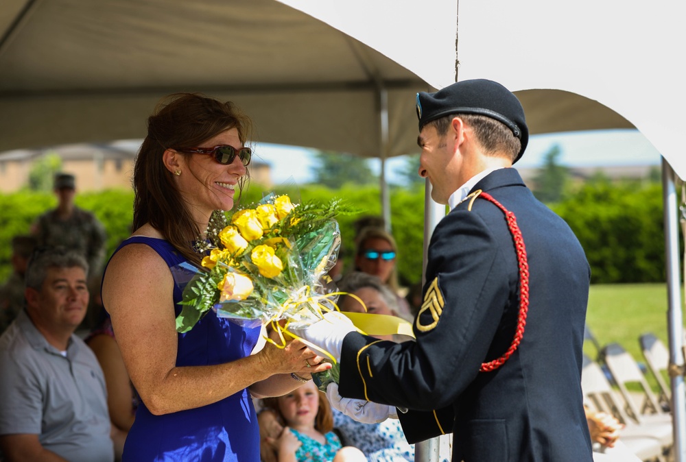 Lt. Col. Matthew Crawford relinquishes command to Lt. Col. Benjamin Everett