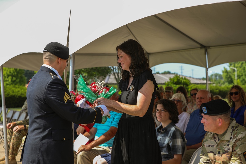 Lt. Col. Matthew Crawford relinquishes command to Lt. Col. Benjamin Everett