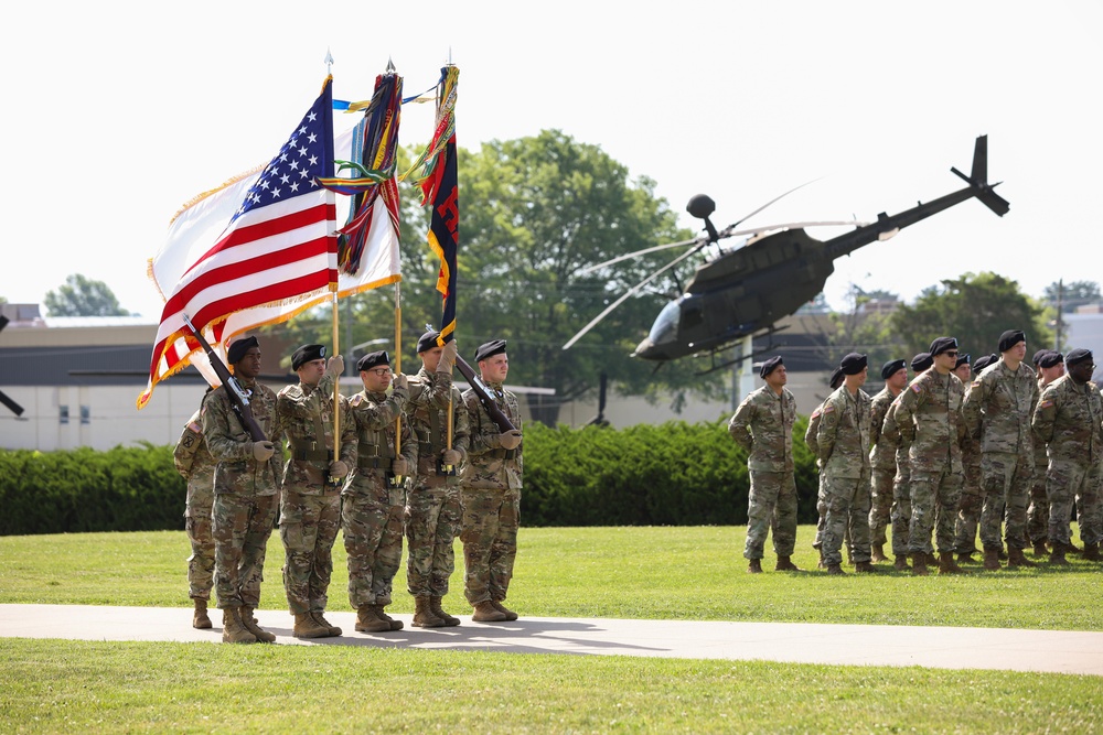 Lt. Col. Matthew Crawford relinquishes command to Lt. Col. Benjamin Everett