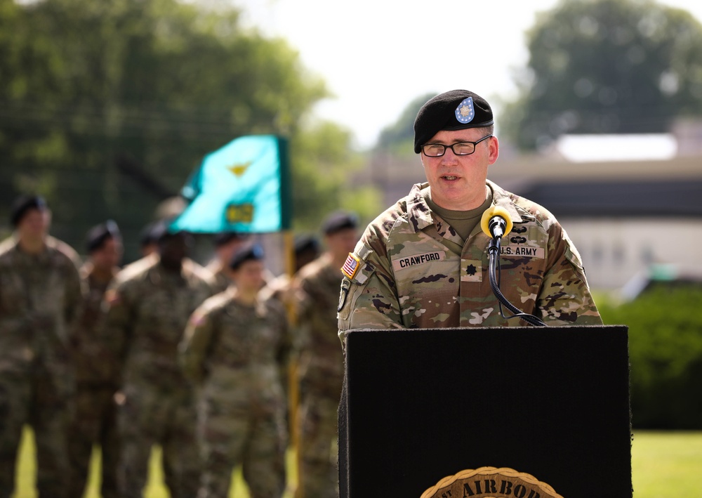 Lt. Col. Matthew Crawford relinquishes command to Lt. Col. Benjamin Everett