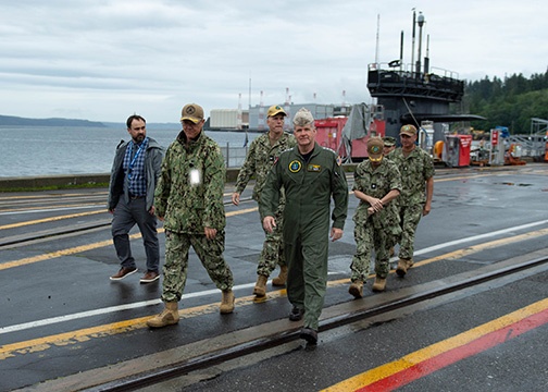 Dvids Images Commander Us Pacific Fleet Visits Trident Refit Facility Bangor Image 3 Of 4 7976