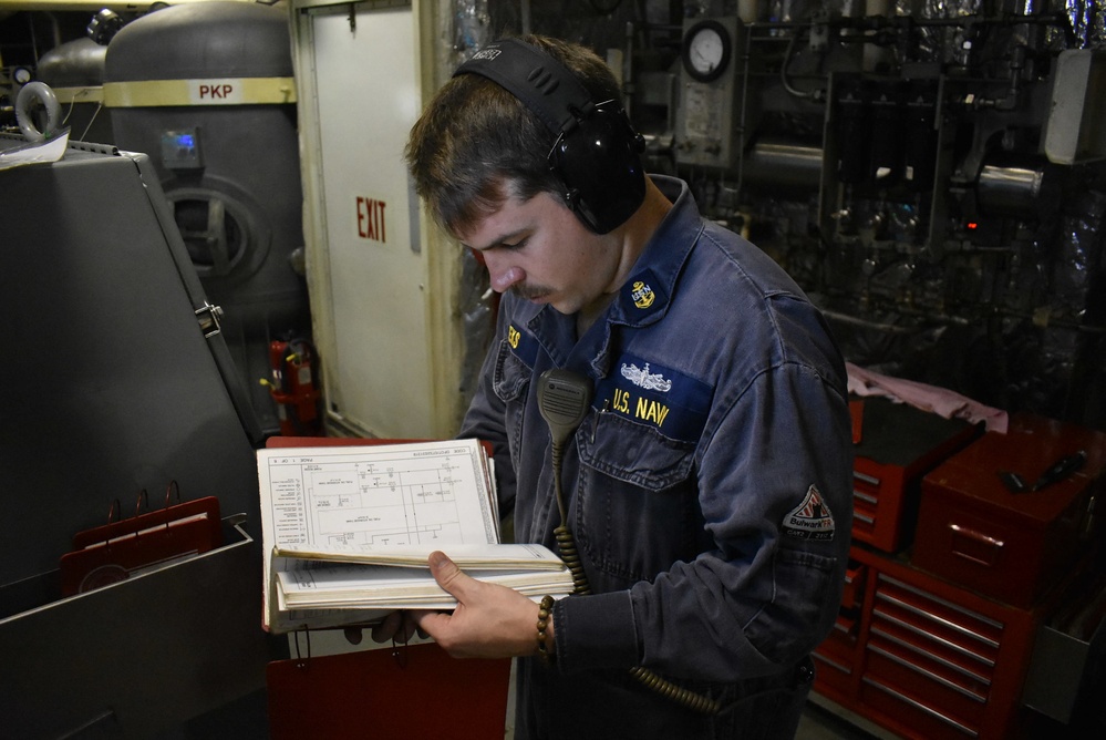 USS Billings Conducts Engineering Drills