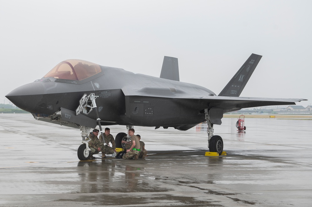 Eielson Airmen, F-35s train at MCAS Iwakuni