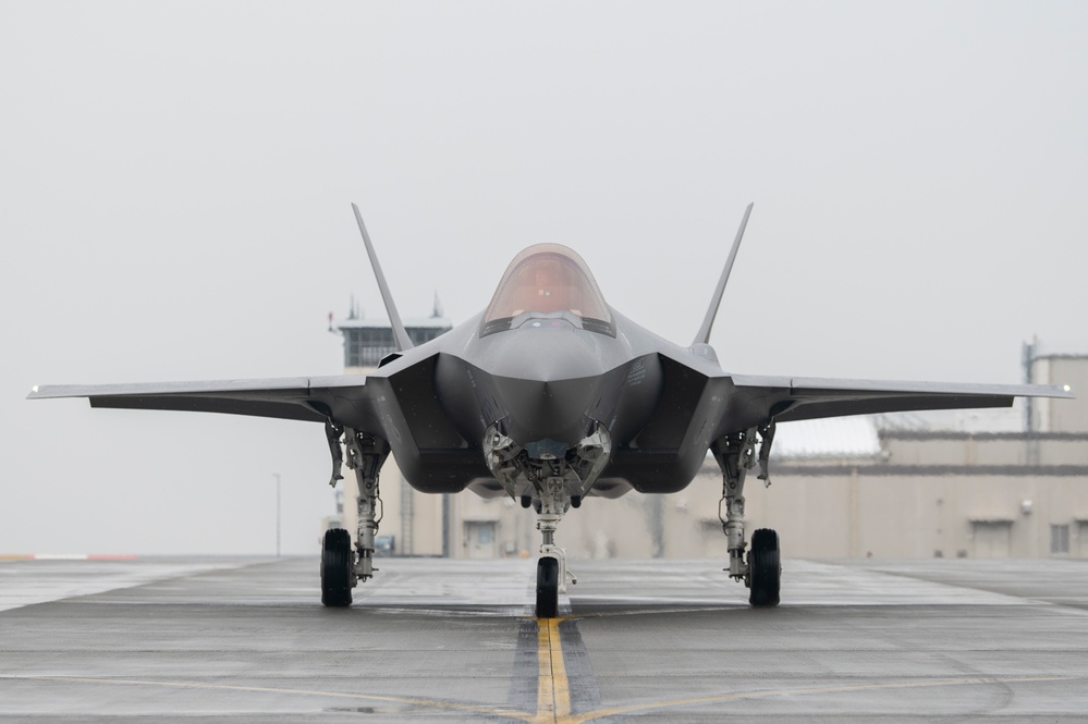 Eielson Airmen, F-35s train at MCAS Iwakuni
