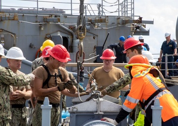 Weapons onload during Valiant Shield 2022